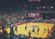 九游娱乐网页-当姆巴佩站在NBA季后赛之夜，关键时刻的跨界启示