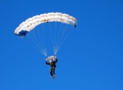 九游体育直播-诺里斯点燃的不只是赛场，红牛力克哈斯的背后，是F1新秩序的星火