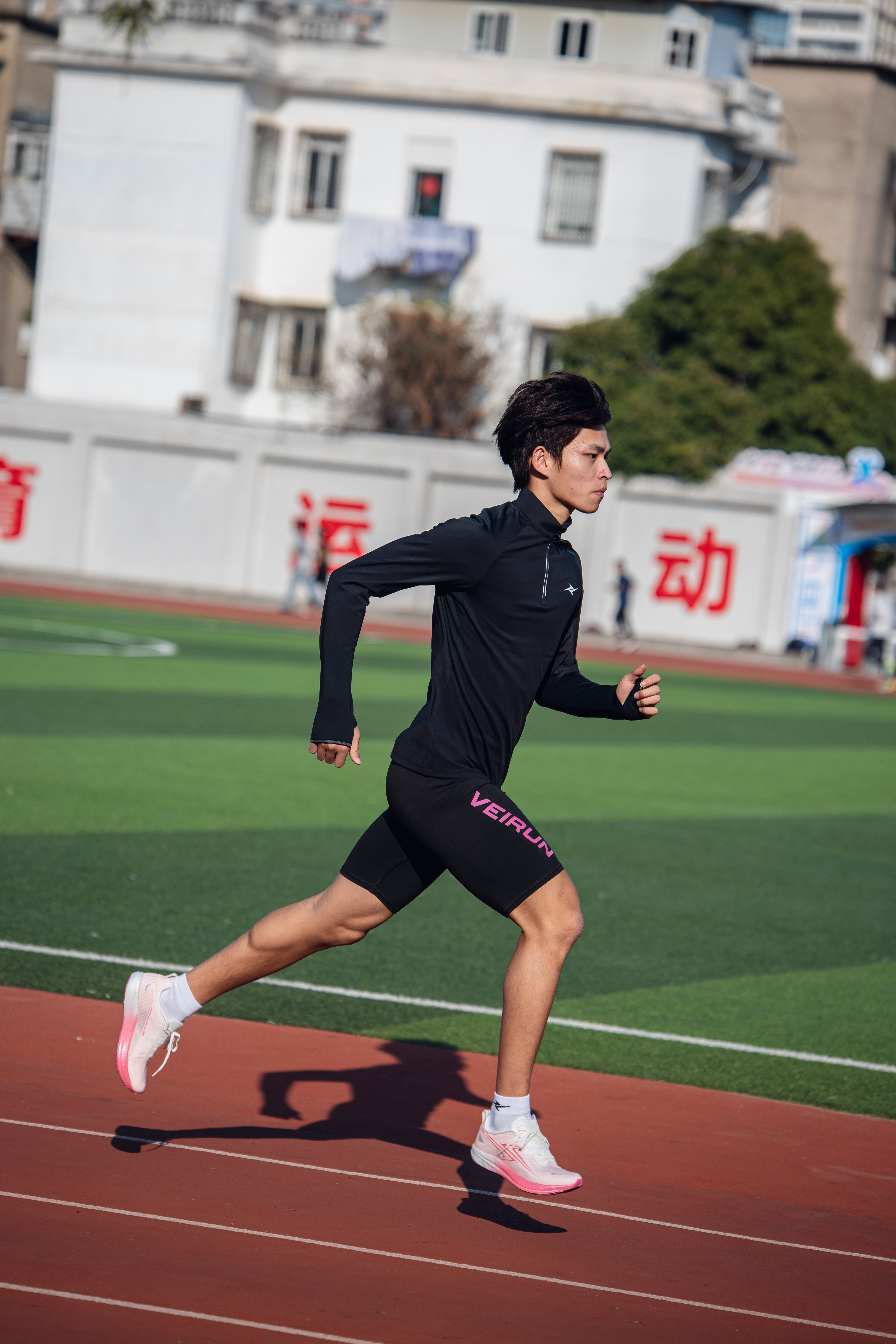 田径比赛场上选手大展身手:速度逆袭成就未来的简单介绍 田径比赛场上选手大展身手:速度逆袭成就未来的简单介绍