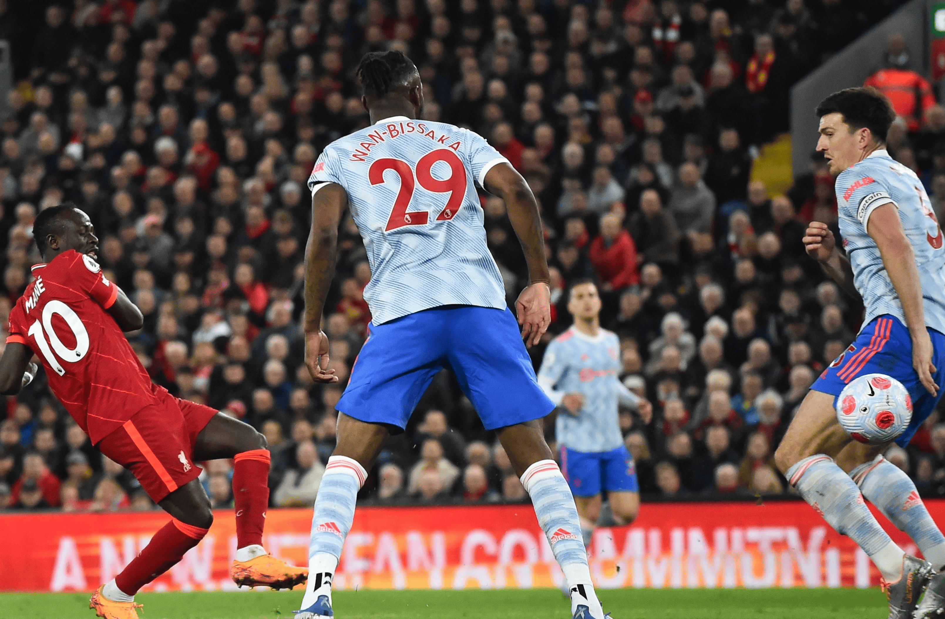 曼联大胜利物浦，成功晋级欧冠半决赛！